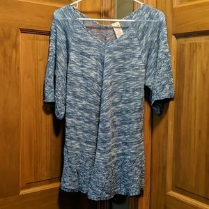 Like new LG Blue &White Tunic Sweater Short Sleeve
